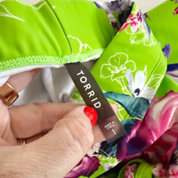 [Torrid] Neon Green Floral Rose Print Lattice Lace Up Side Swim Shorts Size 1X - Picture 7 of 11